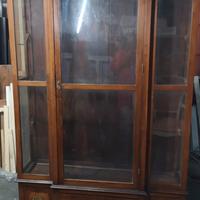 vetrina primi del 900 restaurata