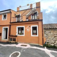 CASA SEMINDIPENDENTE A BAUNEI
