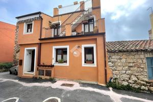 CASA SEMINDIPENDENTE A BAUNEI