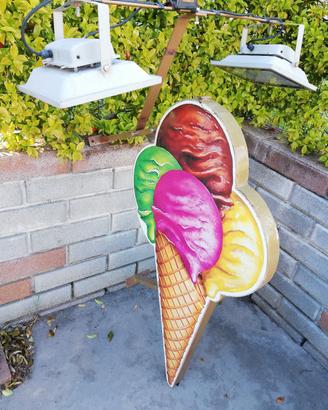 insegna cono gelato per gelateria e bar