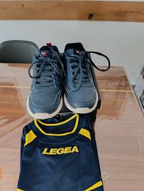 scarpe n.37 e maglietta Legea 