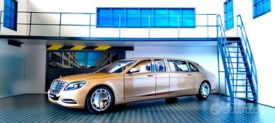 Autoart Mercedes Maybach S 600 Pullman in scala 1/