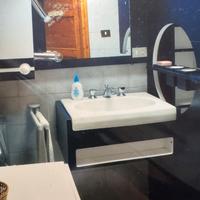 Mensola e mobile bagno