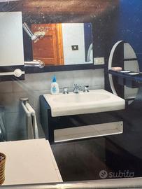 Mensola e mobile bagno