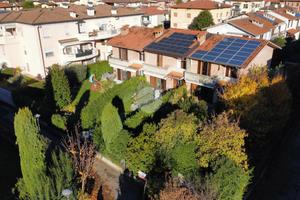 VILLA A SCHIERA A GUSSAGO