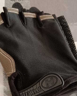 Guanti nuovi per bici o altri sport