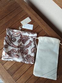 Foulard in seta con sacchetto Nuovo 