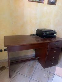 Scrivania in legno