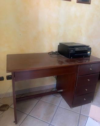 Scrivania in legno