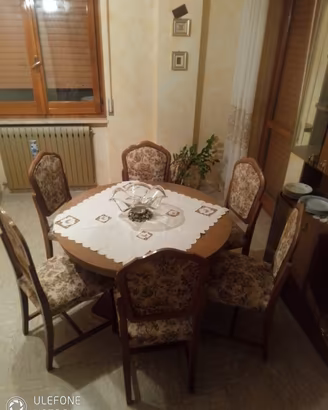 tavolo da salotto con  6 sedie camoscio 