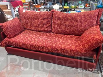 Codice: 268808 DIVANO 3 POSTI COMPLETO DI 2 LETTI