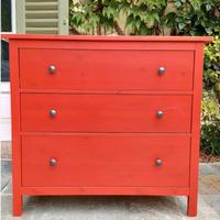 Cassettiera Hemnes Ikea rossa