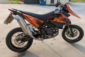 KTM 690 supermoto
