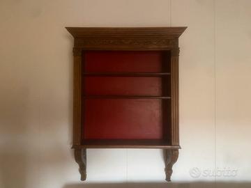 Pensile libreria a tre ripiani