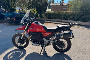 Moto Guzzi V85 TT 850 – 2021 – Solo 3.000 km