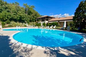 VILLA A SCHIERA A COSTERMANO