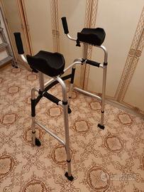 Deambulatore con supporto brachiale