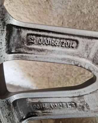 Cerchi originali Volvo V60 CC con gomme invernali