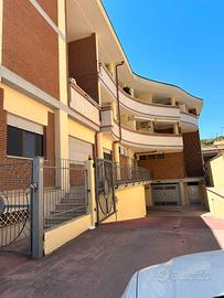 Trilocale centrale con 2 posti auto e Cantina