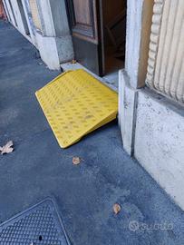 Rampa per sedie a rotelle, scooter disabili, ecc..