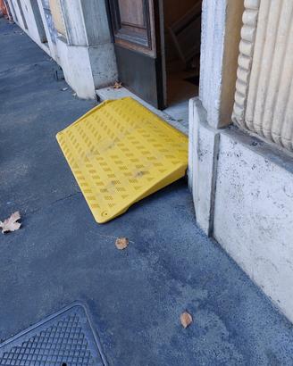 Rampa per sedie a rotelle, scooter disabili, ecc..