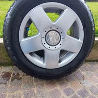 Cerchi in lega completi di gomme invernali