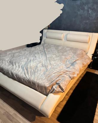 Letto matrimoniale in pelle