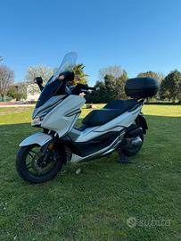Scooter Honda Forza 300