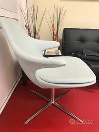 Poltroncina da salotto girevole con braccioli