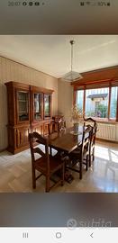 Tavolo da pranzo e sei sedie