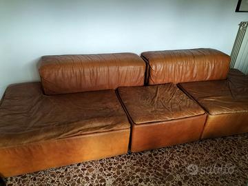 Divano Sormani anni '70 attribuito a Salocchi