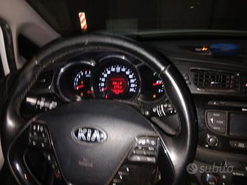 Kia ceed CRDi 1600 110cv 2014 incidentata 