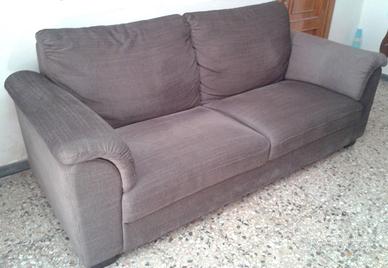 Divano tre posti grigio scuro