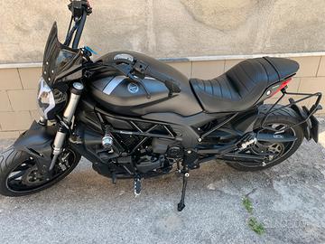 Benelli 502 c cruiser