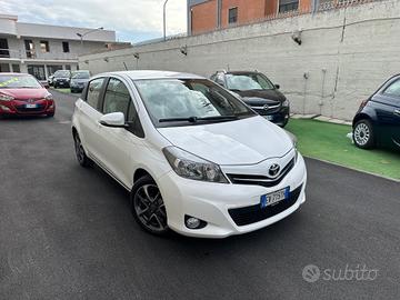 Toyota Yaris 1.0benzina 5porte LOUNGE - 2014