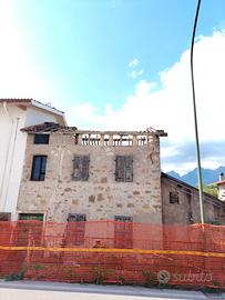 Casa da ristrutturare con progetto approvato