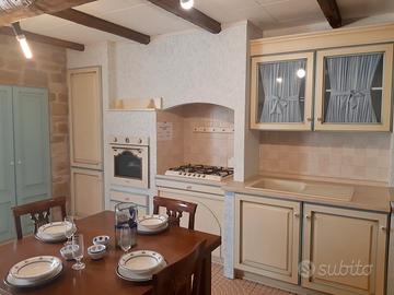 CUCINA DBS BEIGE E AZZURRA IN MURATURA PROVENZALE
