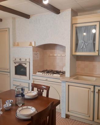CUCINA DBS BEIGE E AZZURRA IN MURATURA PROVENZALE