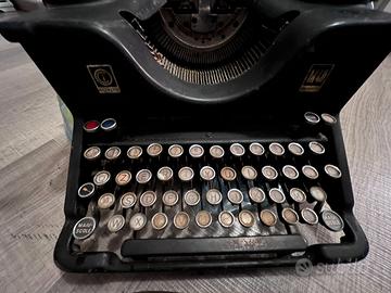 Macchina da scrivere Olivetti m40
