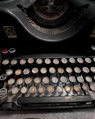 Macchina da scrivere Olivetti m40