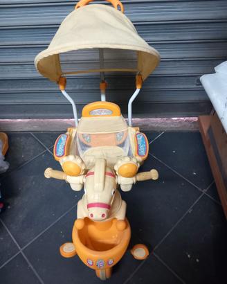 Triciclo cavallo con parasole