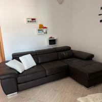 Divano letto marrone con chaise longue