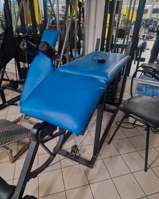 attrezzatura  palestra leg curl  pulley