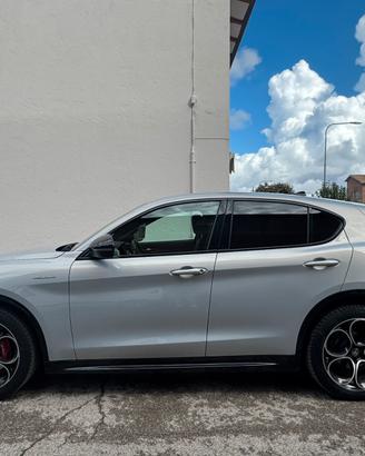 Stelvio Veloce  2.2 160cv RwD