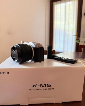 Fujifilm X-M5 kit XC 15-45 silver pari al nuovo