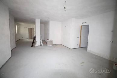Appartamento di 215 m² con 4 locali e box auto dop