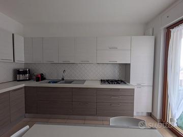 Cucina angolare 390x210 Forno incluso piano Franke