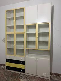 Libreria con scaffali