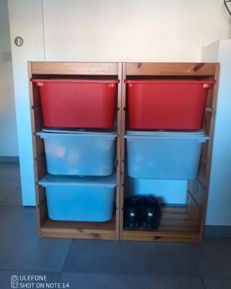 Mobile con contenitori compreso di giochi