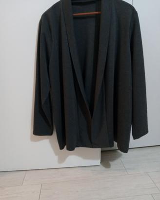 Giacca femminile elegante e morbida. T. XL